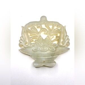 CHINESE CARVED JADE BASKET FLOWERS AMULET